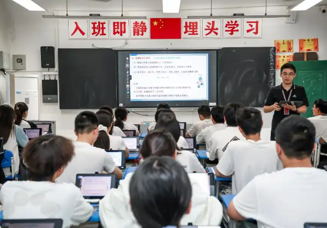 打破限制让因材施教的教育抱负凭借技术的力气照进每一间教室 打破限制让因材施教的教育抱负凭借技术的力气照进每一间教室